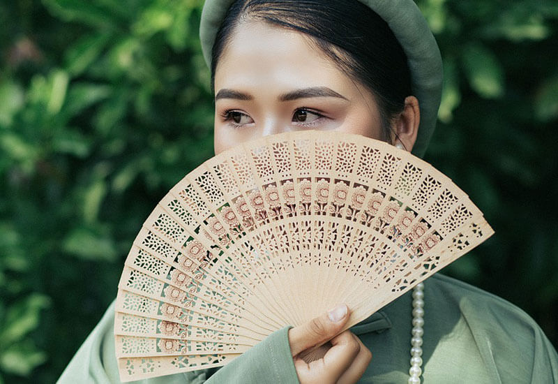 Girl with a Fan Image